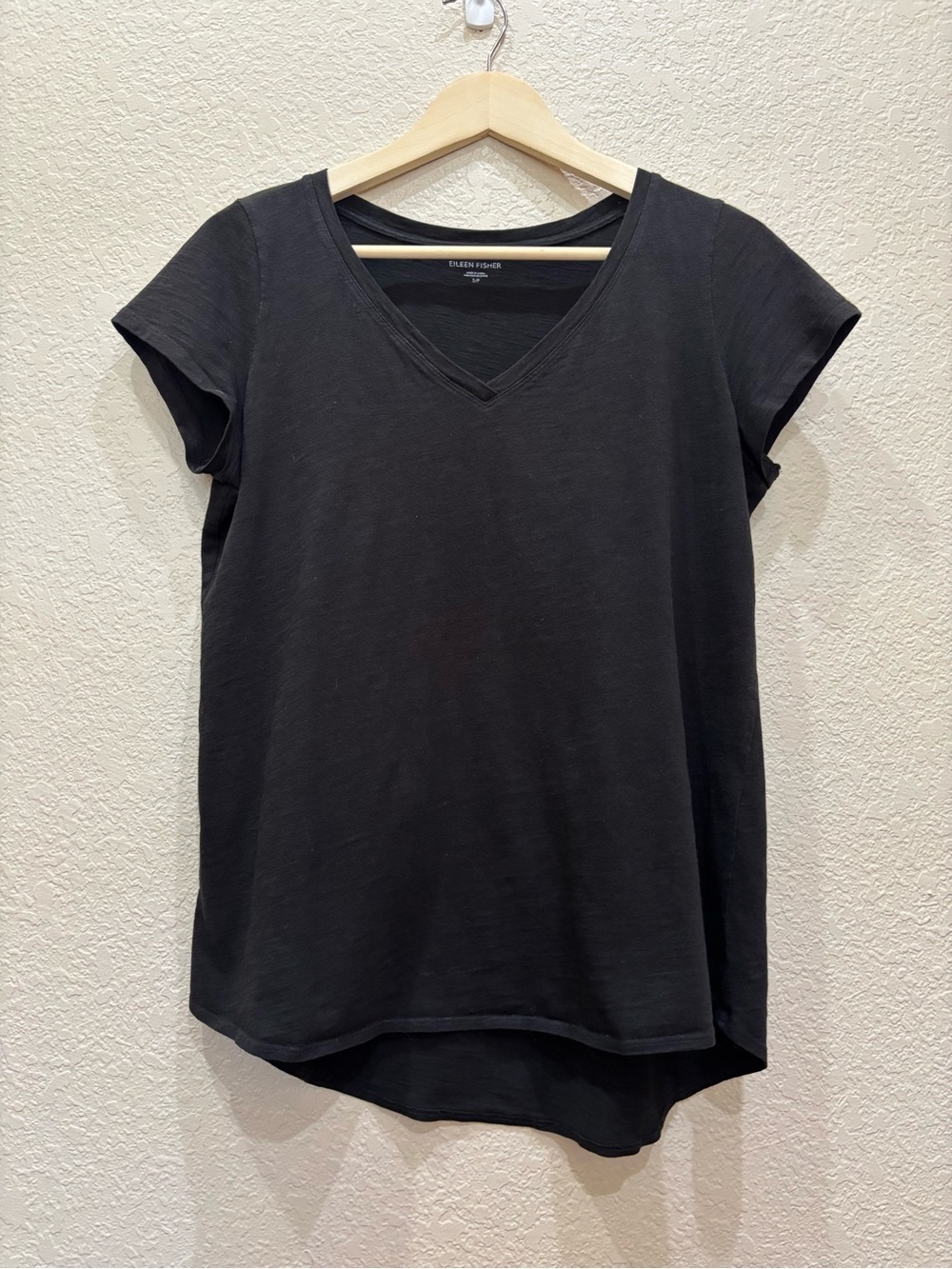Eileen Fisher Organic Cotton V-Neck Tee Black Minimalist Casual Coastal Small